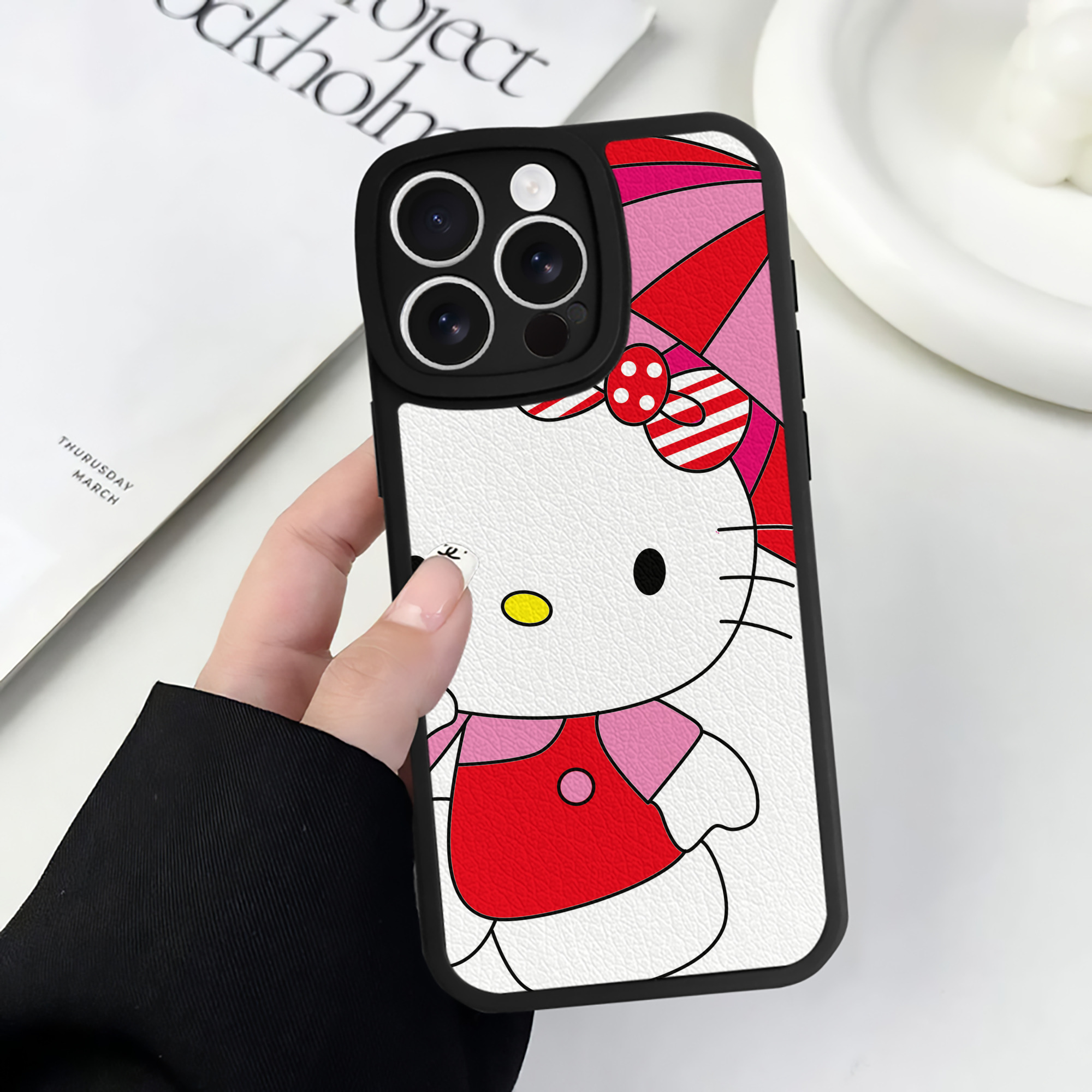 （画像用） Hello Kitty ハローキティ 【iPhone 16シリーズ対応】シリコンスマホケース（レザー調） 材質：シリコン
